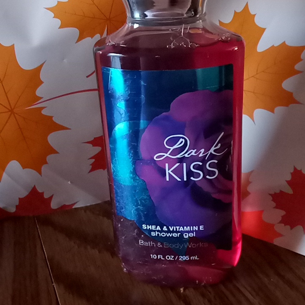 Bath and body works dark kiss shower gel
